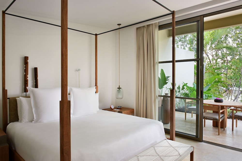 Studio Suite, 1 King Bed (Lagoon) - Photo 6
