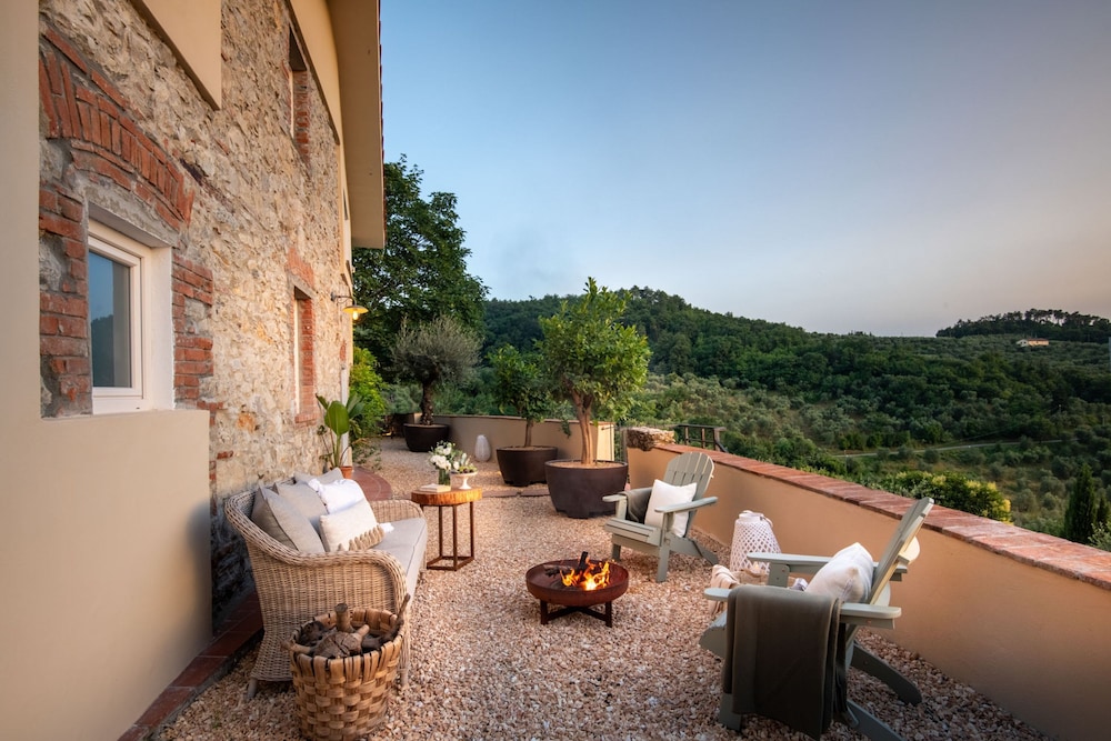 Villa photo 2