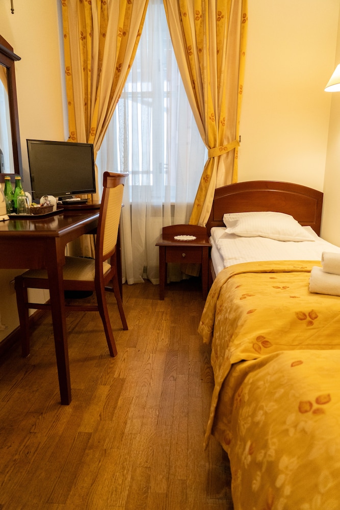 Twin Room - Photo 2