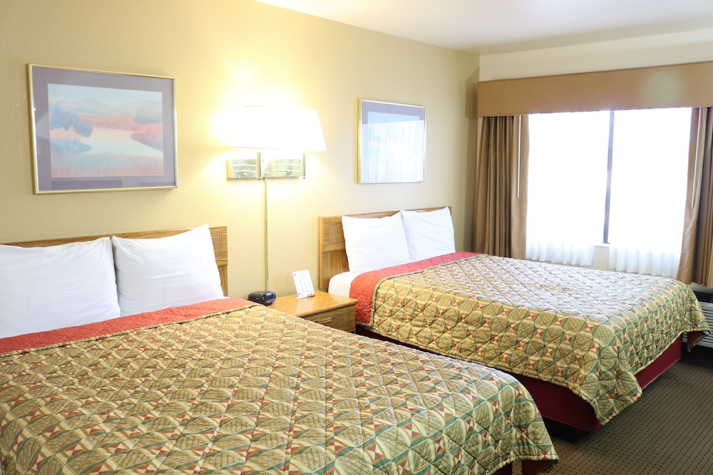 Standard Room, 2 Queen Beds - Photo 1