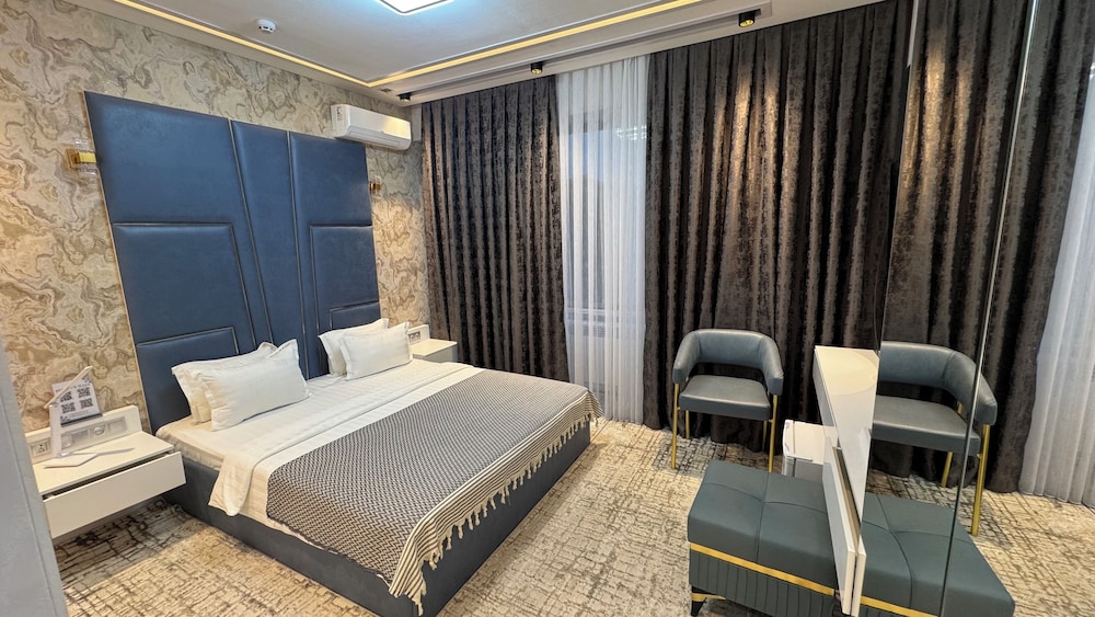 Deluxe Double Room Single Use, City View photo 2