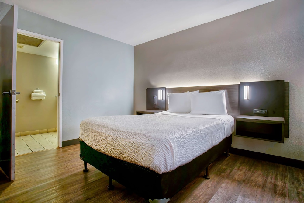 Deluxe Room, 1 Double Bed, Non Smoking photo 1
