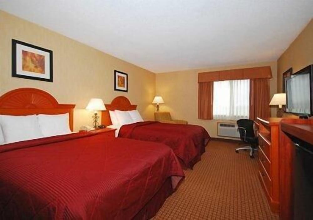 Standard Double Room, 2 Double Beds, Non Smoking - Photo 1