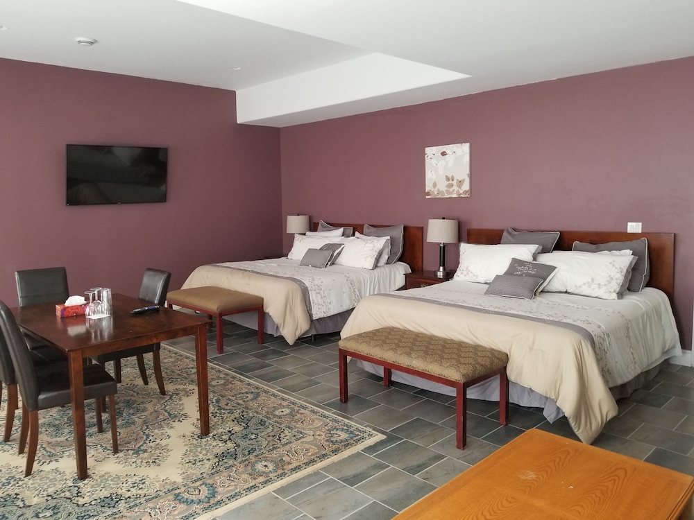 Family Room, 2 King Beds With Sofa Bed, River View (River Side) photo 1