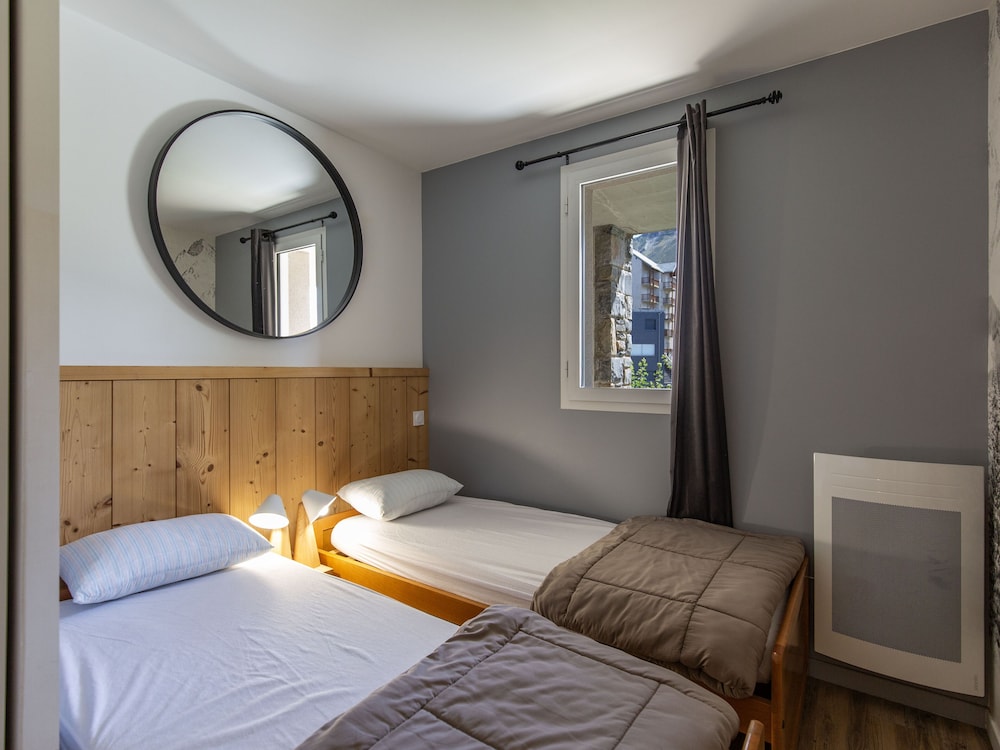 2-room apartment for 4 people - renovated photo 2