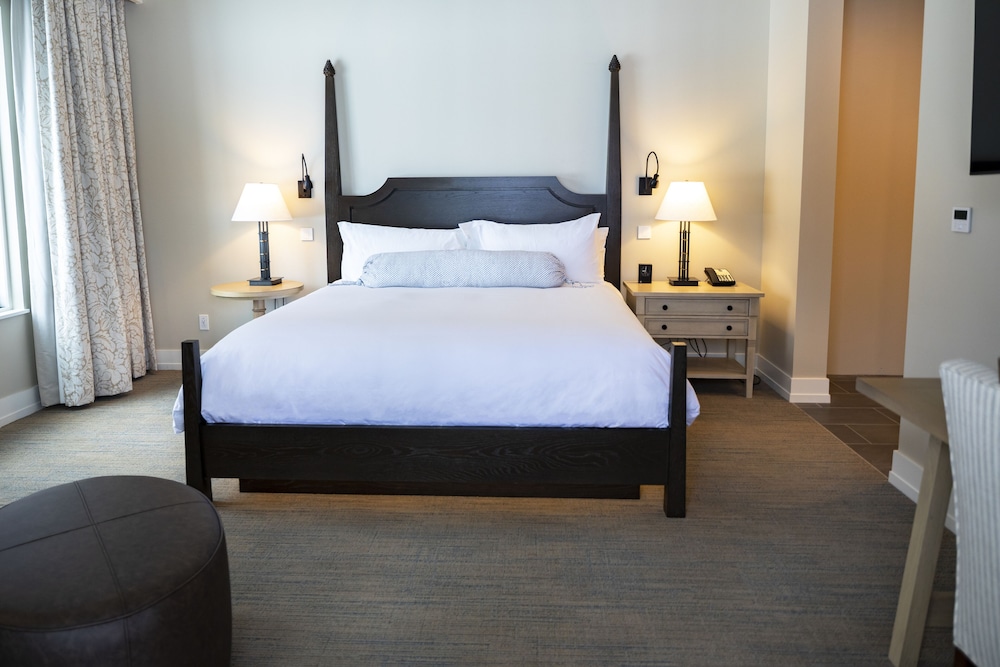 Standard Room, 1 King Bed, Accessible, Terrace