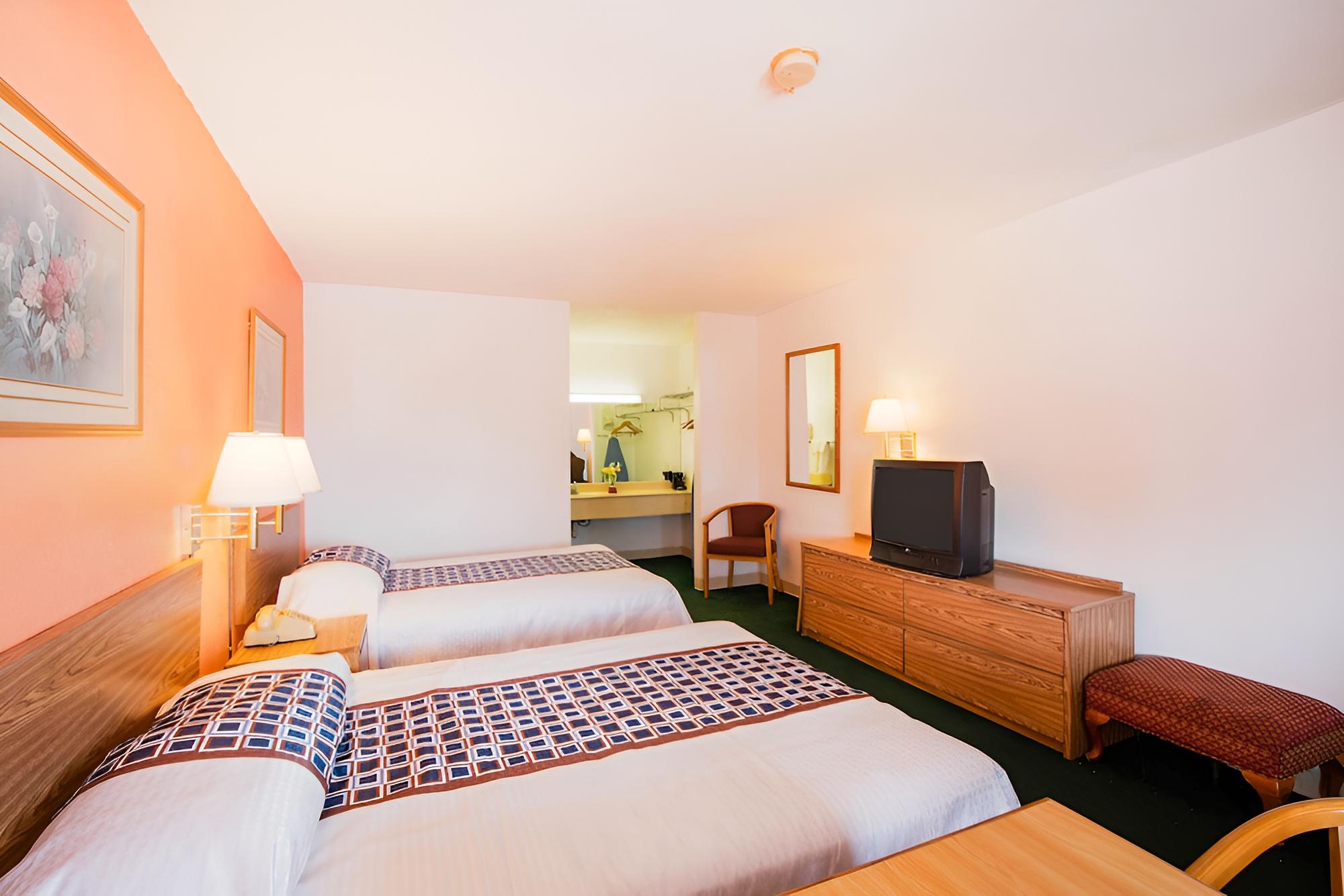 Room, 2 Double Beds photo 2