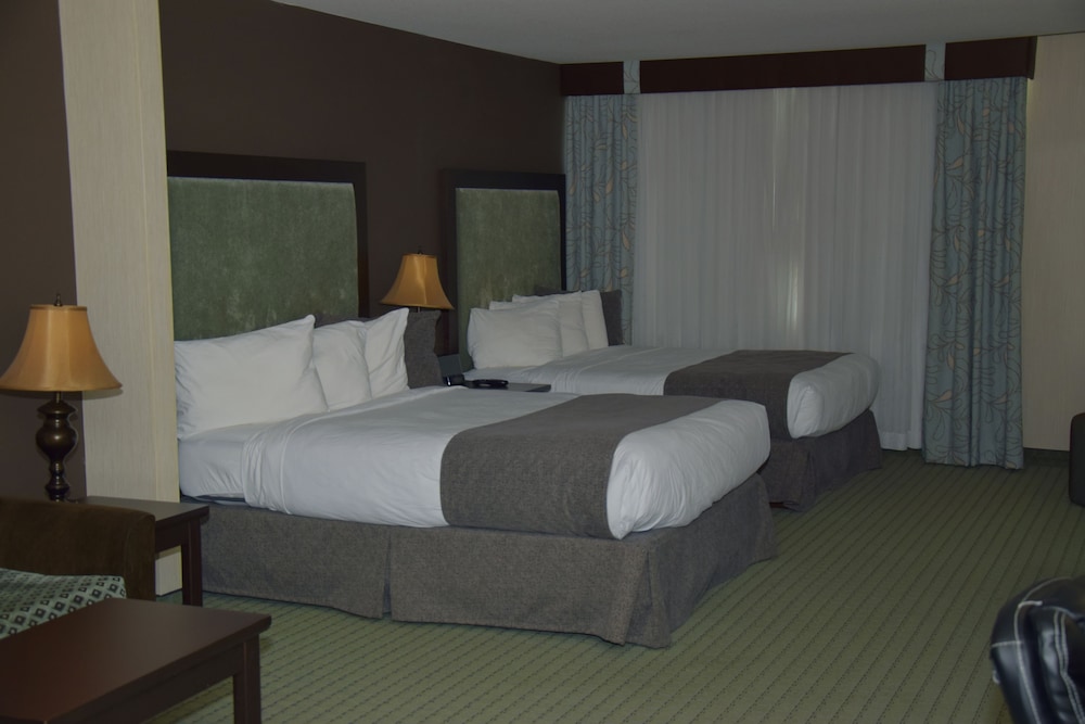 Premium Room, 2 Queen Beds (Coast Two Queens with Sofa Bed) photo 2