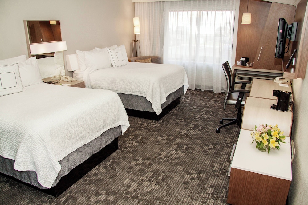 Room, 2 Double Beds (Mobility/Hearing Accessible, Tub) - Photo 1