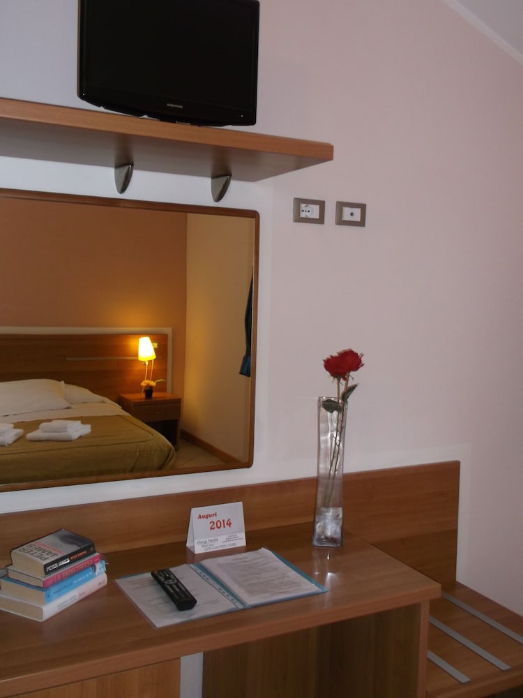 Standard Double Room - Photo 7