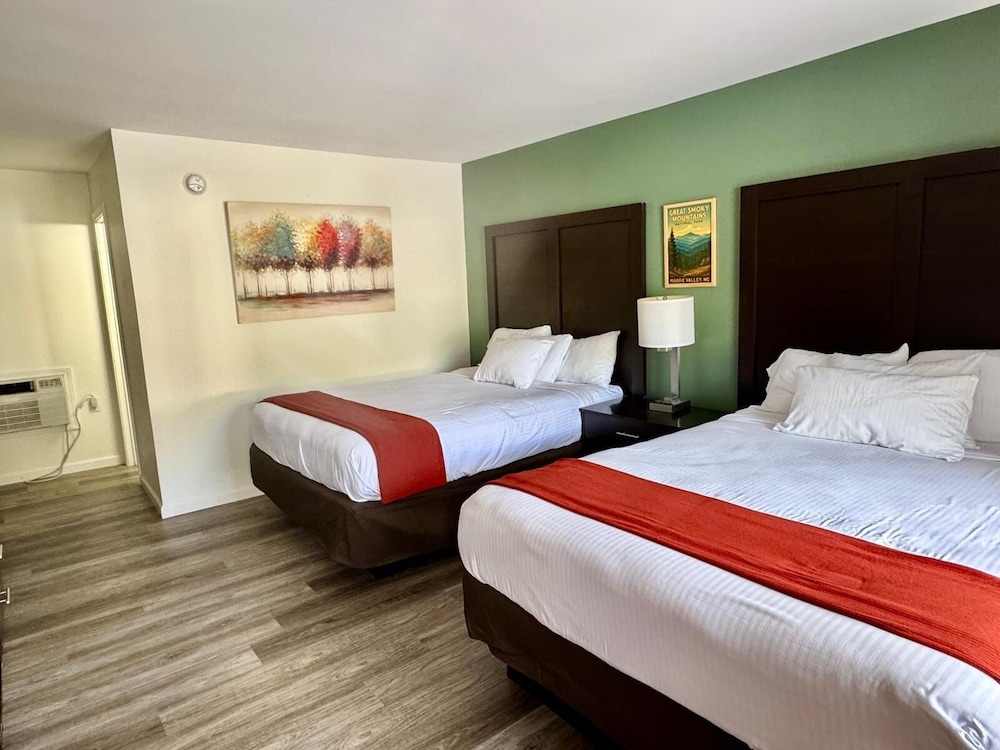 Room, 2 Queen Beds, Non Smoking