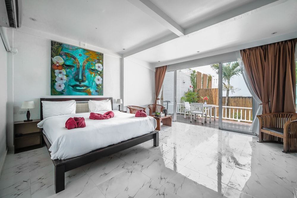 Beachfront Deluxe with Terrace photo 2