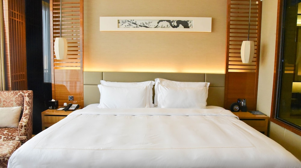 Executive Room, 1 King Bed, Club Lounge Access photo 3
