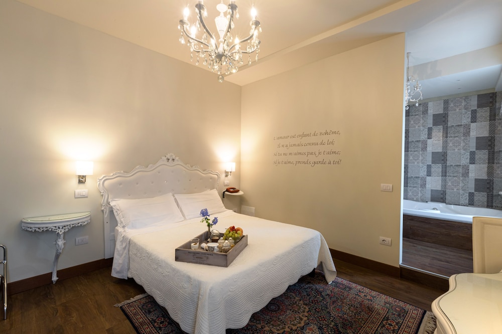 Deluxe Suite, Balcony