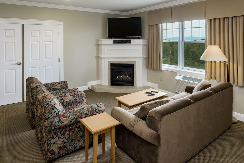 1 Bedroom South Suite