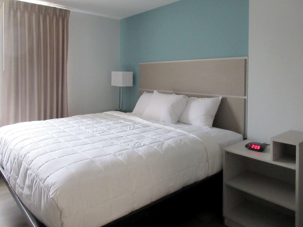 Suite, 1 King Bed with Sofa bed, Non Smoking