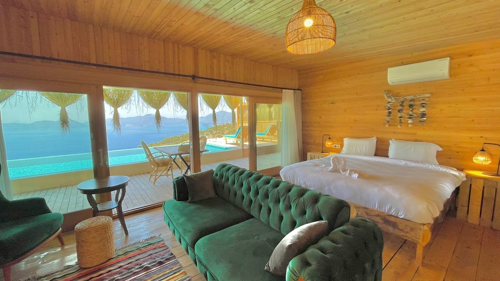 Kekik Suite (Private Pool and Jacuzzi)