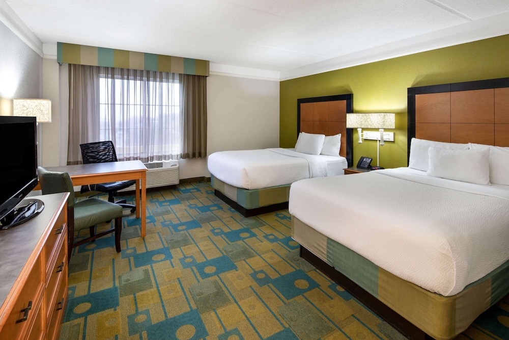 Room, 2 Double Beds, Non Smoking - Photo 1