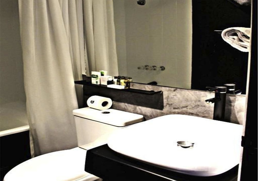 Room (Urban) - Photo 3