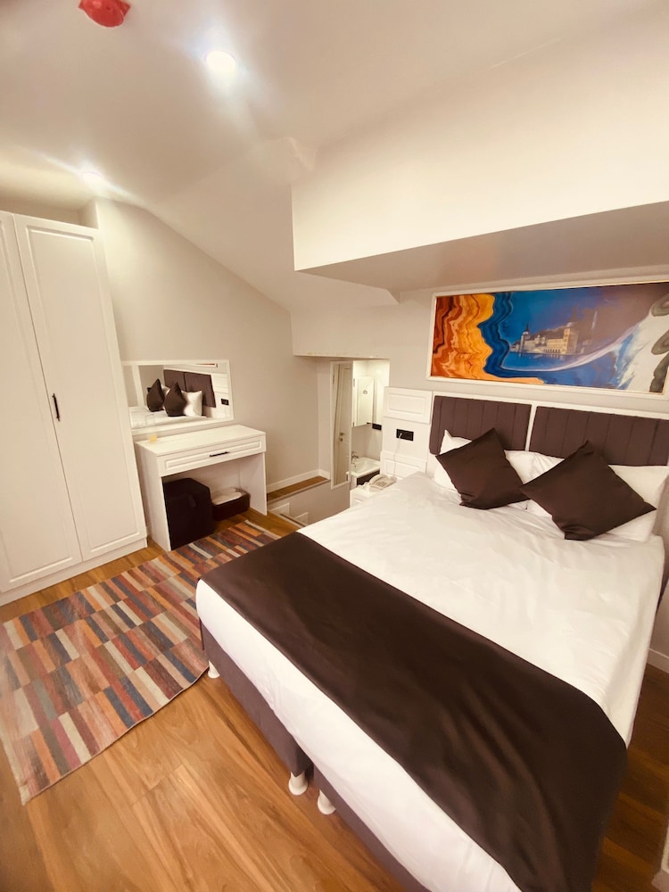 Superior Queen Room - with Balcony photo 2
