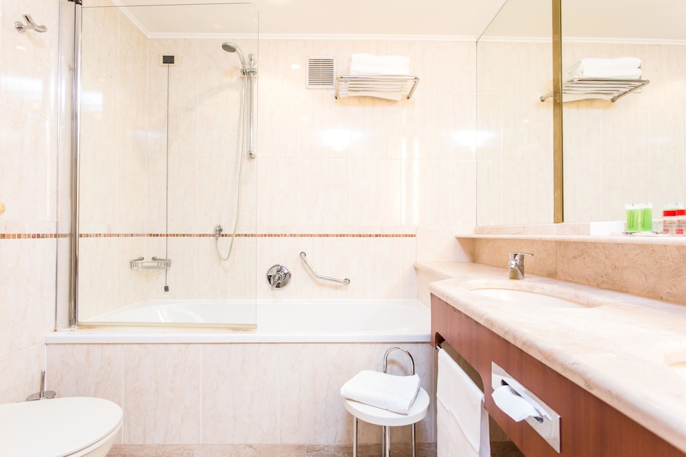 Suite - Photo 10