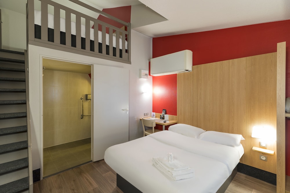 Quadruple Room, Accessible, Non Smoking photo 3