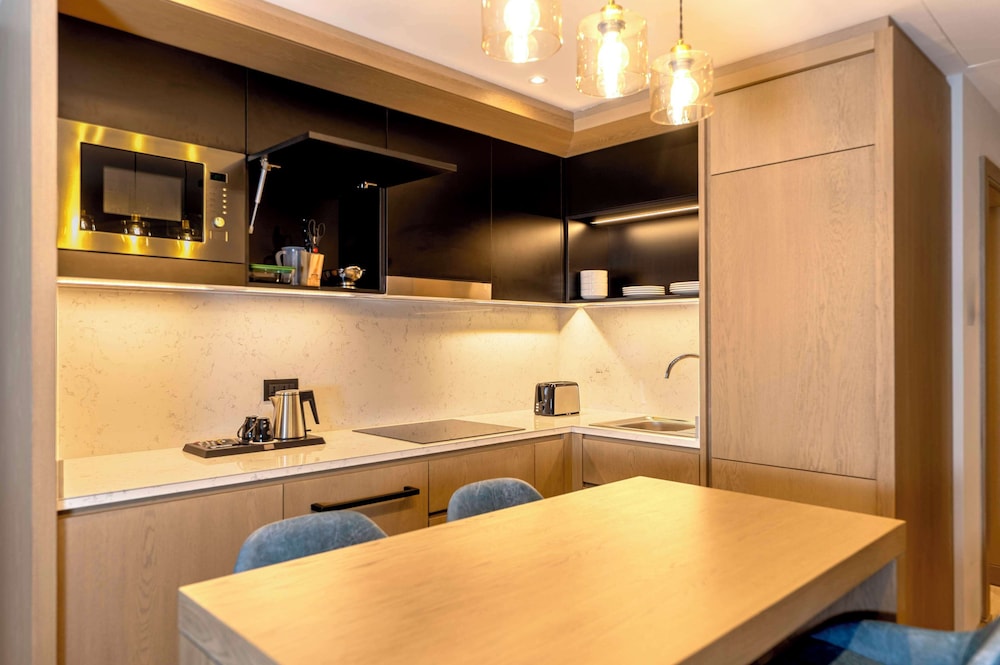 Suite, 1 Bedroom, Kitchen