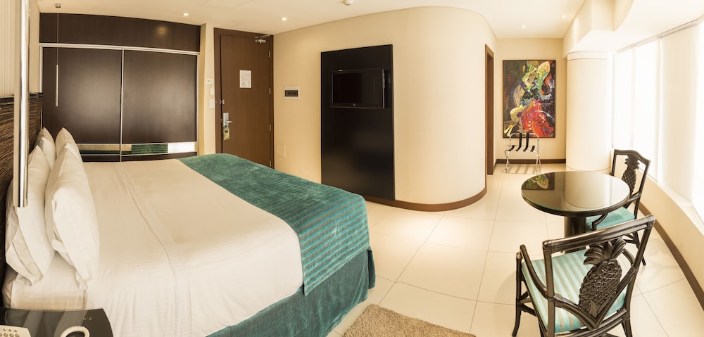 Superior Room, 1 King Bed photo 1