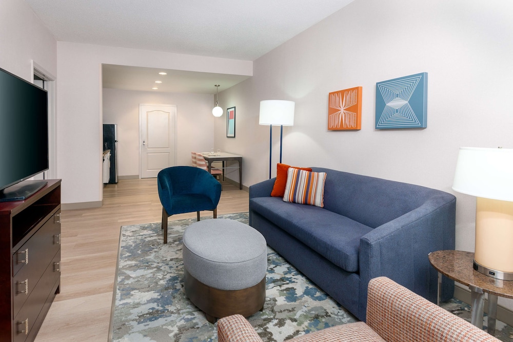 Suite, 2 Queen Beds, Accessible (Mobility & Hearing, Roll-in Shower) photo 3
