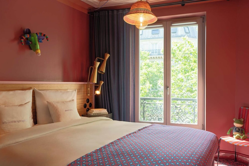 Medium with Paris view