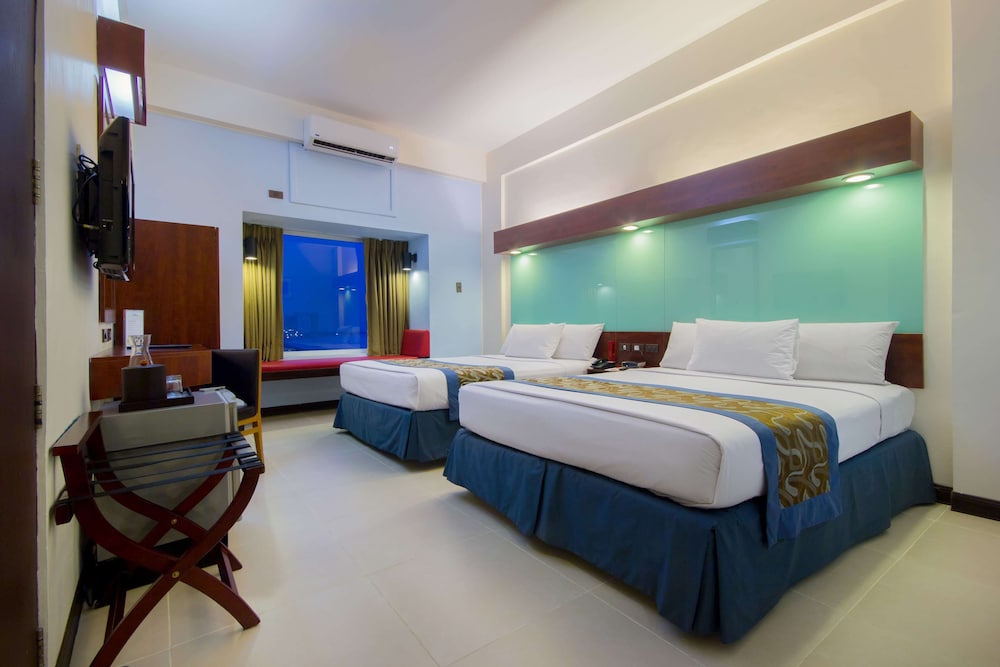 Room, 2 Queen Beds, Non Smoking (Bay View) - Photo 1