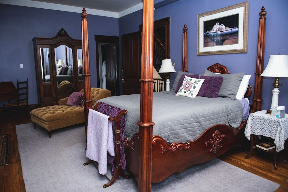 Deluxe Suite, 1 Queen Bed, Non Smoking, Fireplace photo 3