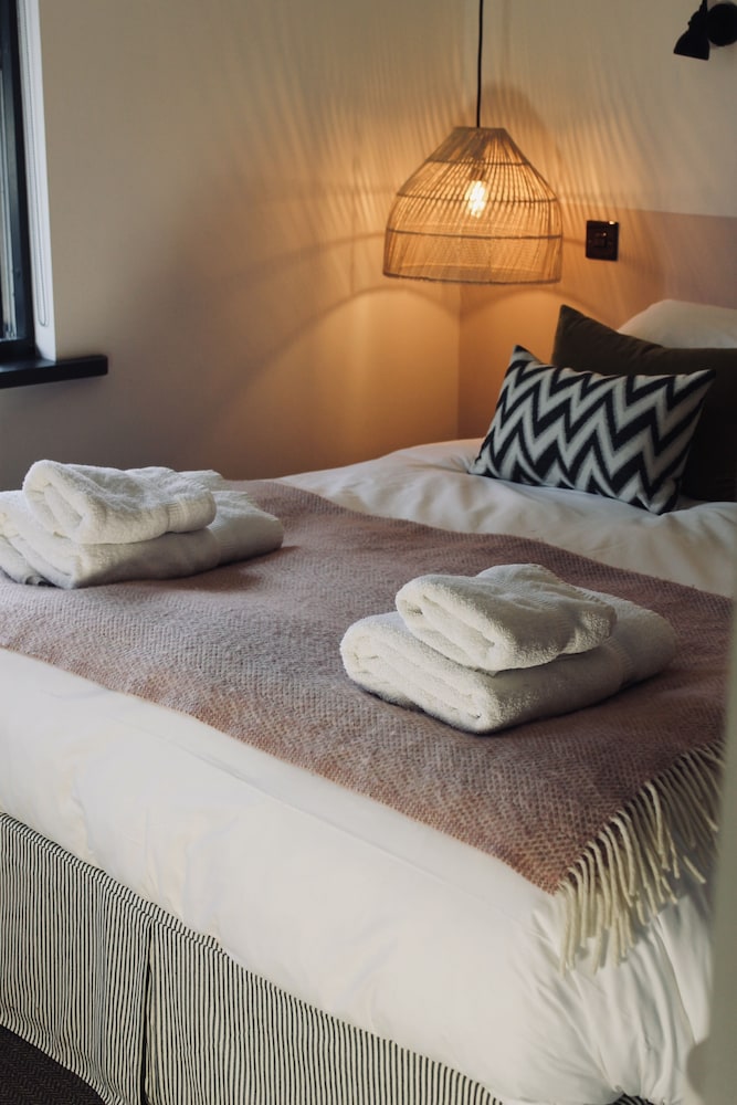 Standard Room, 1 King Bed - Photo 1
