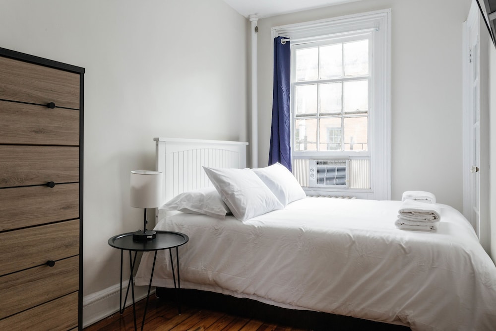 Traditional Apartment photo 3