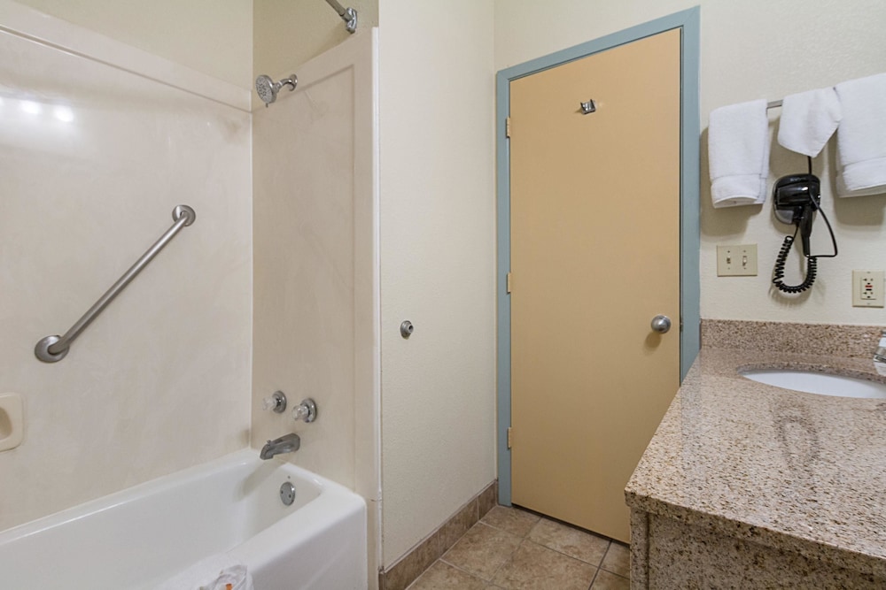 Suite, 2 Queen Beds, Non Smoking - Photo 4