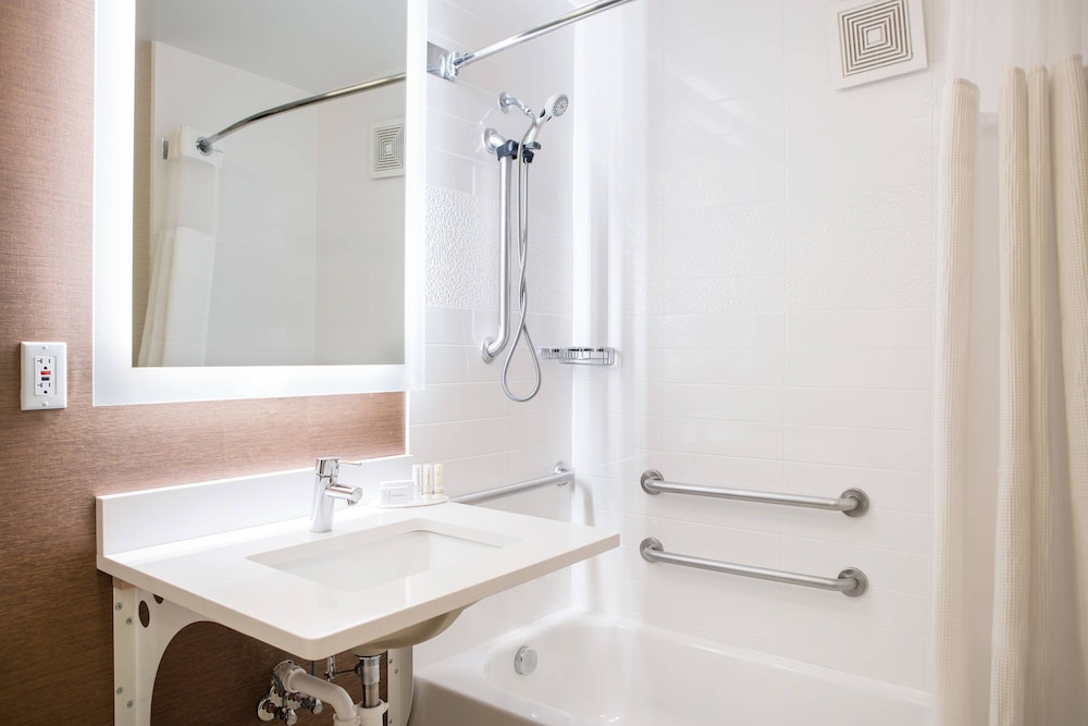 Room, 2 Queen Beds (Hearing Accessible) - Photo 4