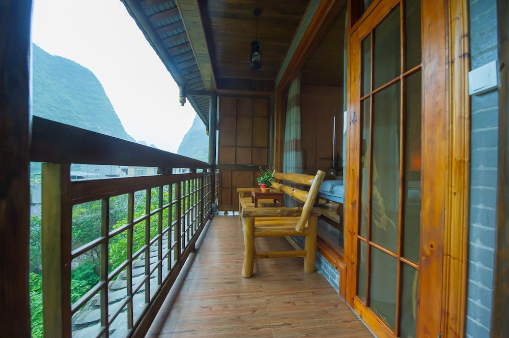 Deluxe Balcony King Room With Ricepaddy View photo 3
