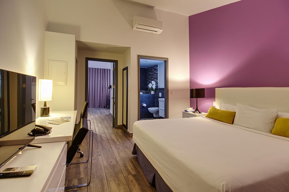 Suite, 1 King Bed, Kitchen, Mountain View (with Sofabed)