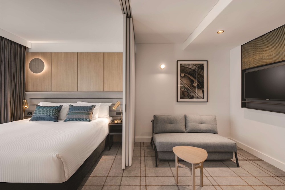 Executive Suite, City View
