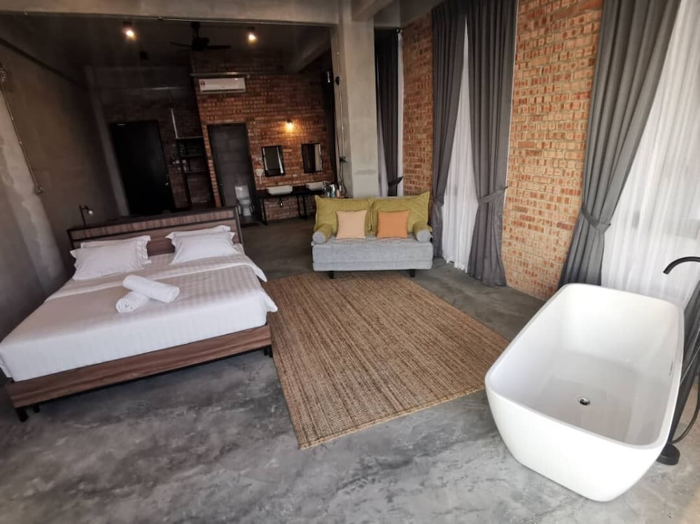 Panoramic Room with Balcony - Photo 3