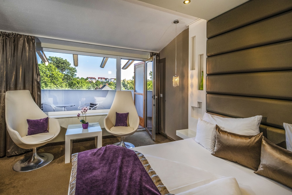 Standard Triple Room photo 2