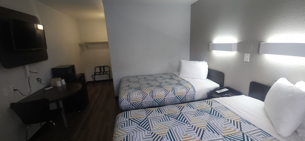 Standard Room, 2 Double Beds, Non Smoking - Photo 3