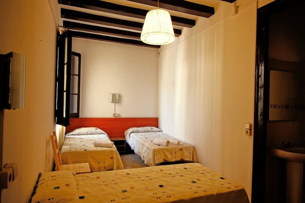 Quadruple Room (with only shower) photo 3