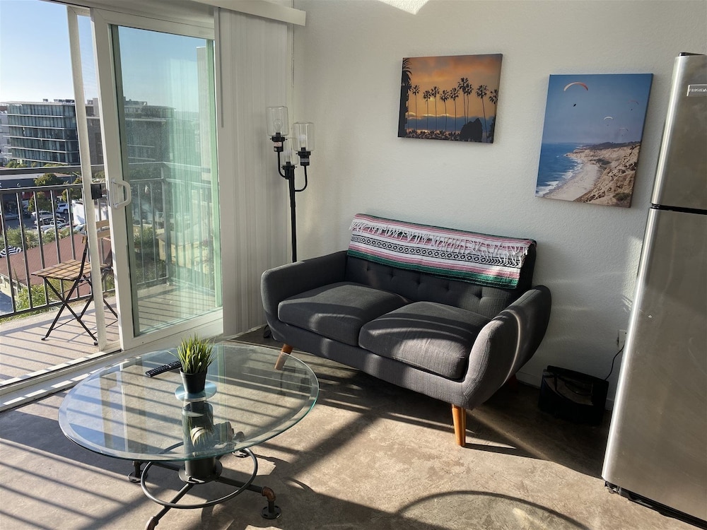 House (LOFT 302/C)