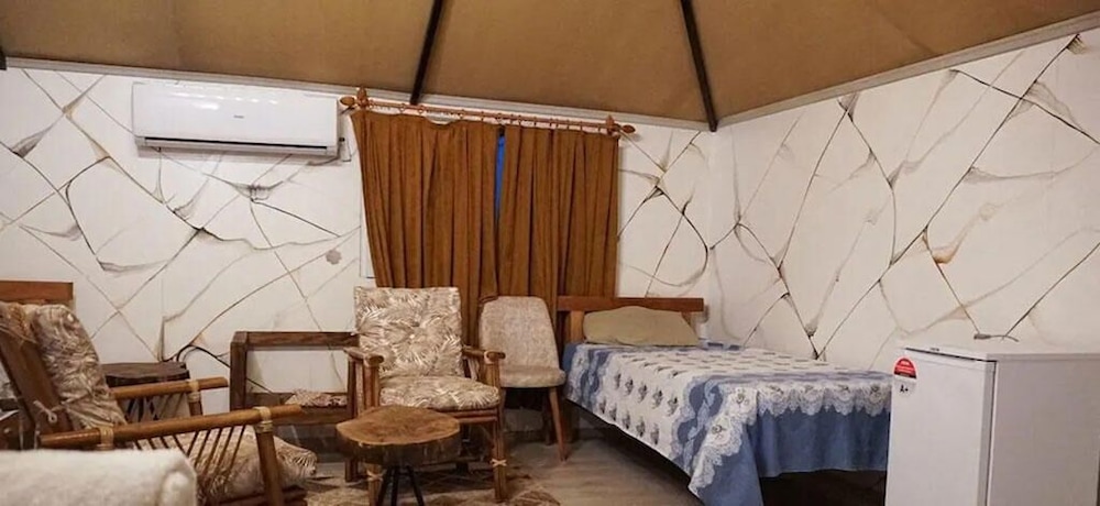 Deluxe Tent, 5 Person