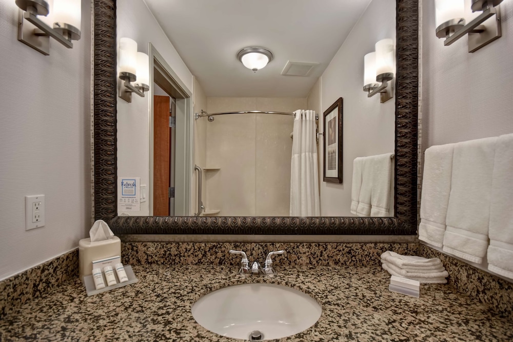 Room, 1 King Bed, Accessible - Photo 8