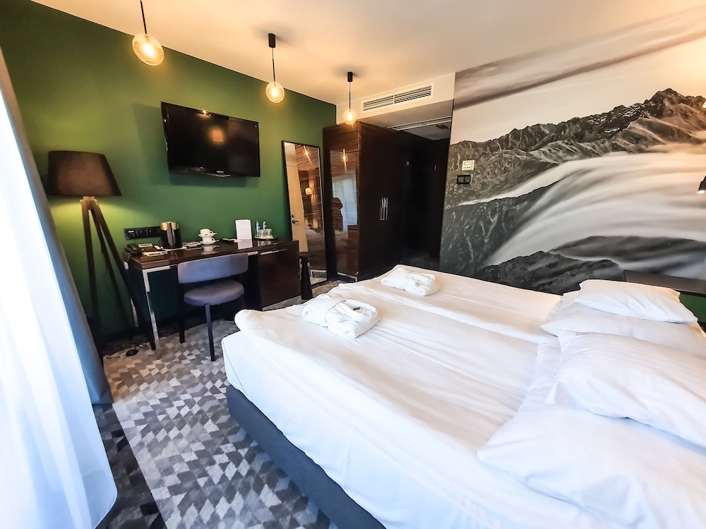 Deluxe Double or Twin Room, Balcony - Photo 2