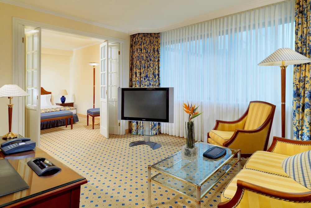 Executive Suite, 1 Bedroom - Photo 6