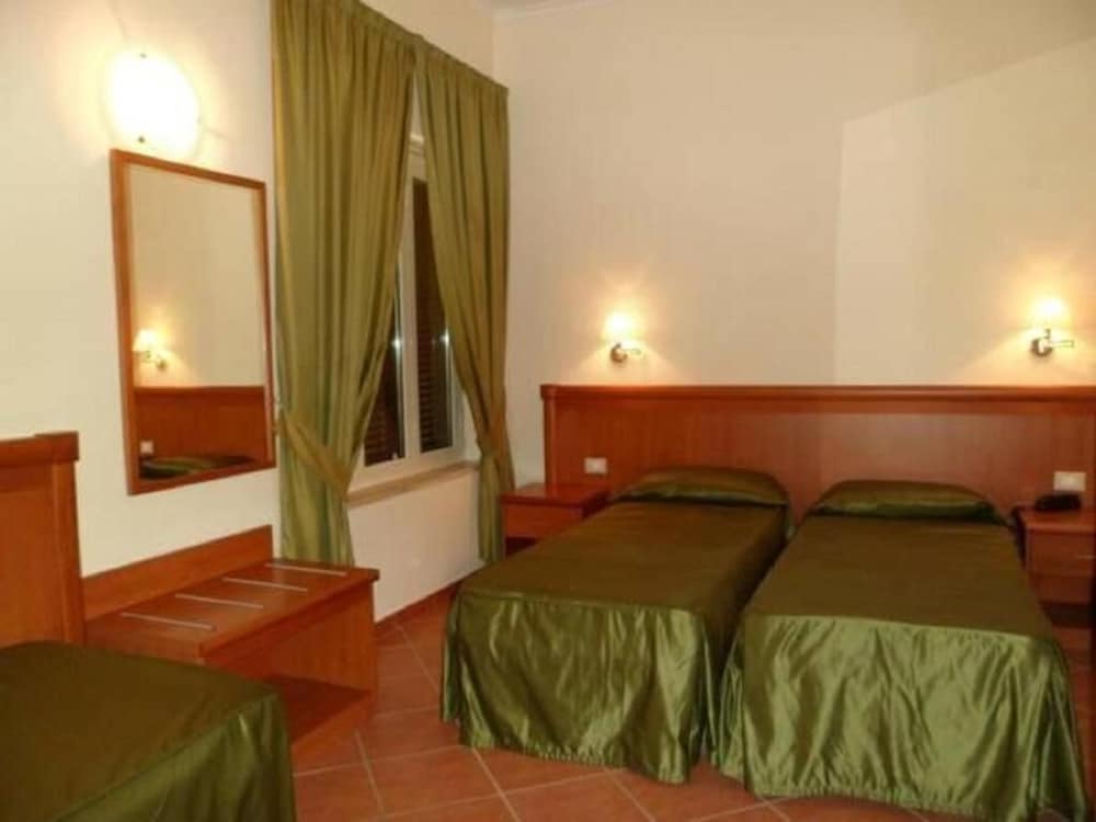 Classic Triple Room photo 1