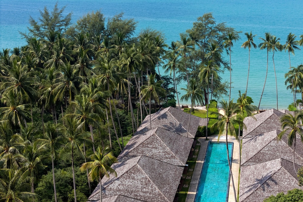 Suite, Pool View - Photo 8